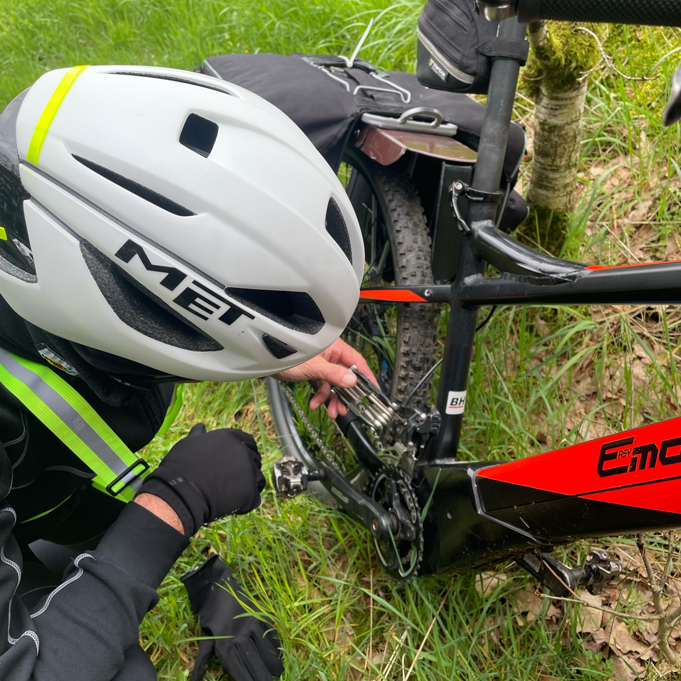 Fixing the front derailleur on my dad's bike
