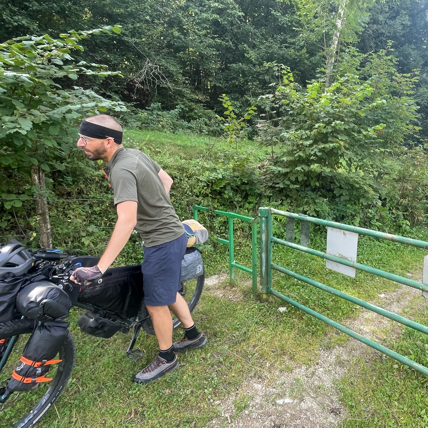 Easy gate? Nono lift your bike over please!