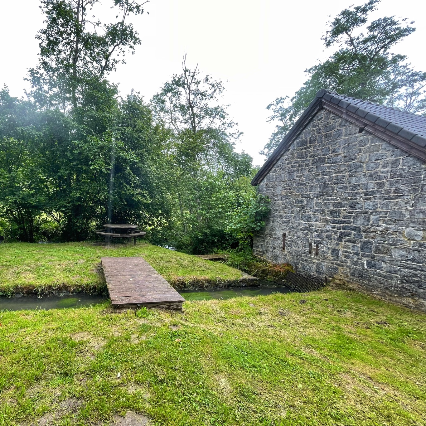 Cool spot for a lunch if the sun would be shining